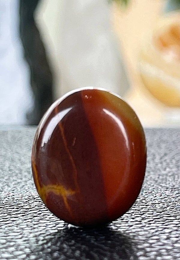 Mookaiet knuffelsteen plat, heel klein