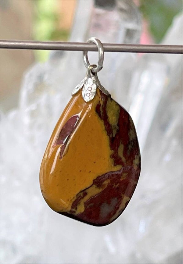 Mookaiet hangertje, met veter