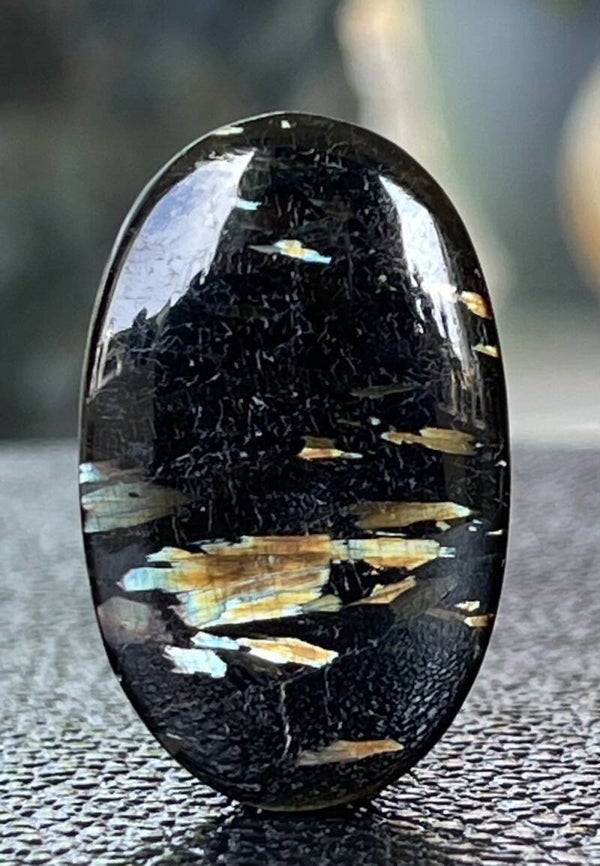 Nuummiet edelsteen cabochon ovaal uit Groenland, medium