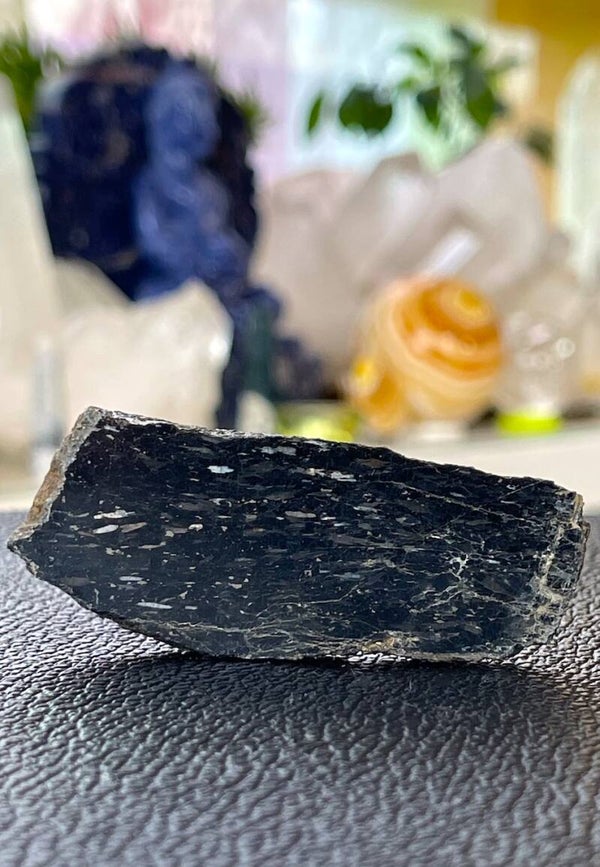 Nuummiet uit Groenland platte schijf, twee zijden gepolijst