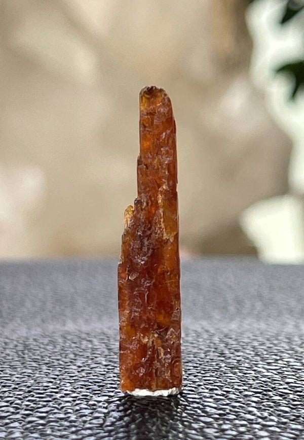 Oranje Kyaniet uit Tanzania ruw staafje, klein