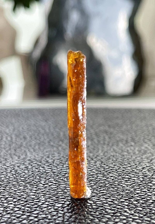 Oranje Kyaniet uit Tanzania ruw staafje, klein