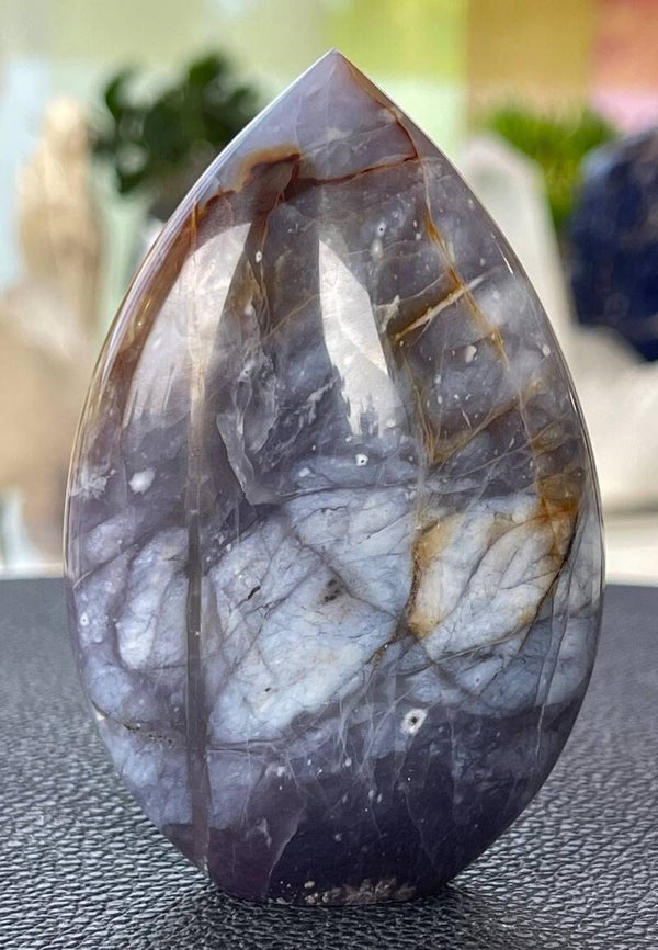 Paarse Chalcedoon free form punt uit Indonesië, medium