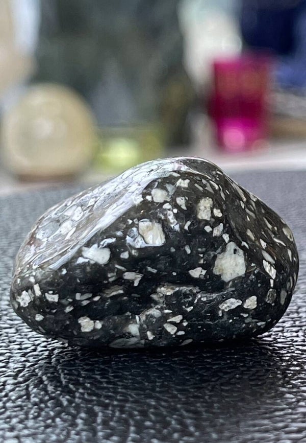 Parelhoen Jaspis uit Zuid-Afrika trommelsteen