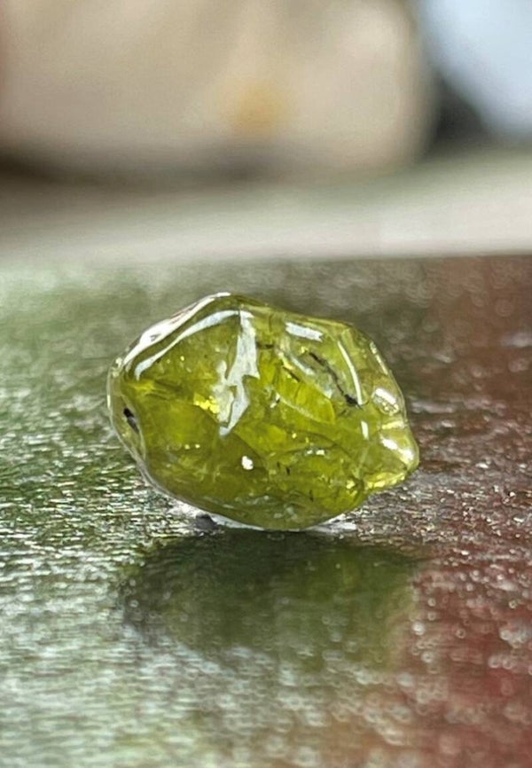 Peridoot trommelsteen plat, klein