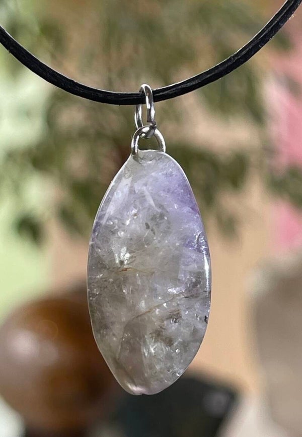 Prasioliet hangertje, met veter