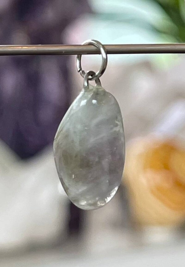 Prasioliet hangertje, met veter