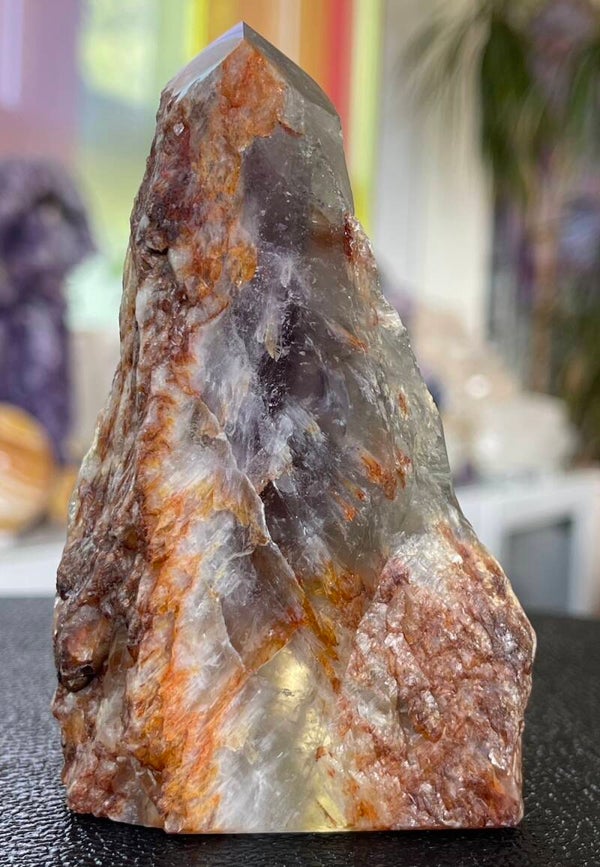 Prasioliet plat stukje uit Brazilië, ruw en aan 2 zijden gepolijst, medium