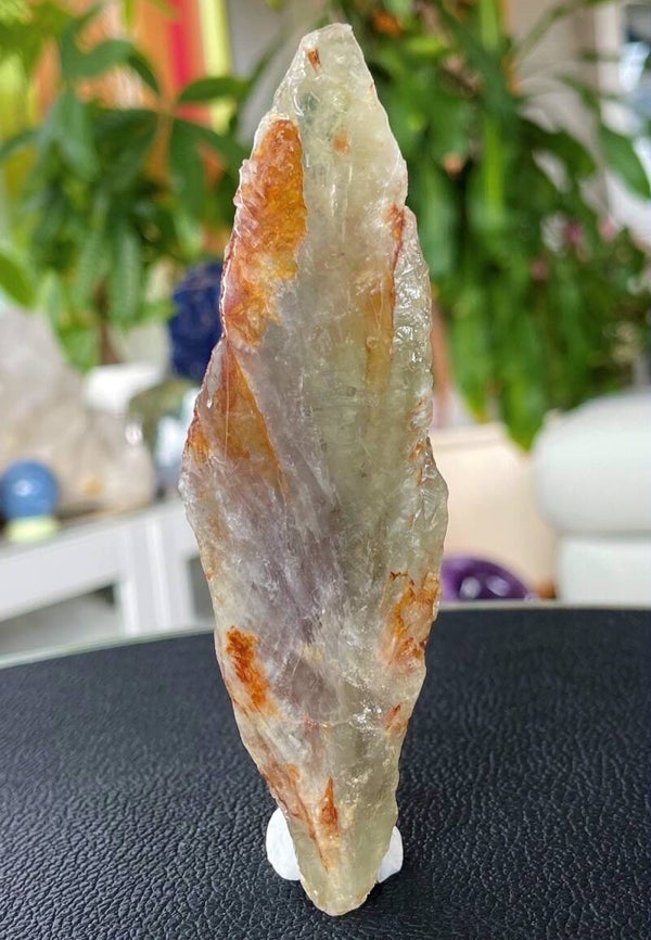 Prasioliet plat stukje uit Brazilië, aan 2 zijden gepolijst en ruw, medium