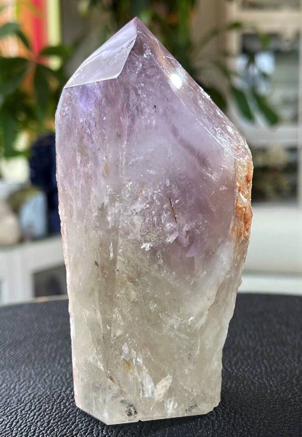 Prasioliet punt met Amethist uit Brazilië, ruw en gepolijst deel, groot