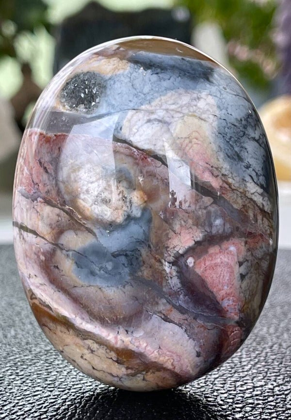 Paarse Chalcedoon handsteen uit Indonesië, groot