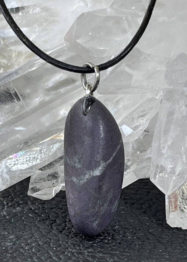 Purpuriet hangertje, met veter