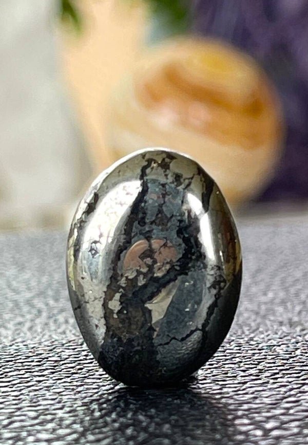 Pyriet knuffelsteen plat, heel klein