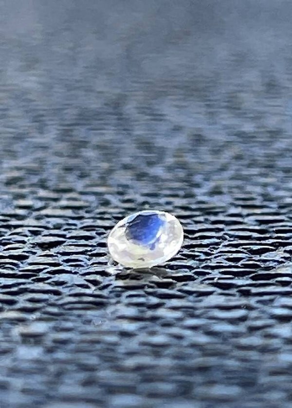 Regenboog Maansteen edelsteen facet geslepen rond, heel klein