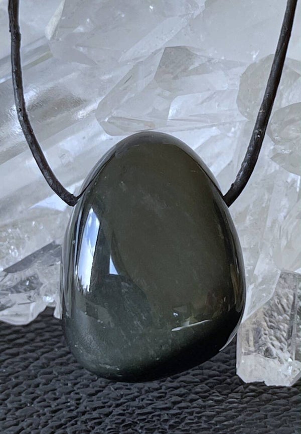 Regenboog Obsidiaan hangertje doorboord, met veter