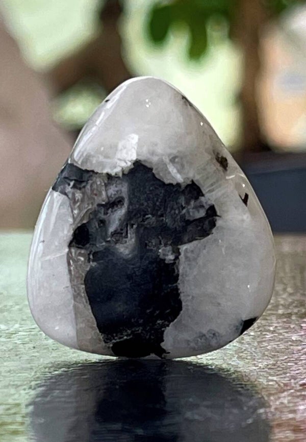 Regenboog Maansteen knuffelsteen plat