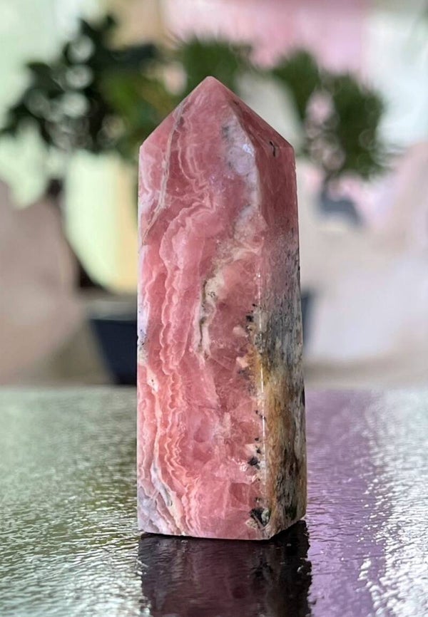 Rhodochrosiet met Pyriet punt, klein