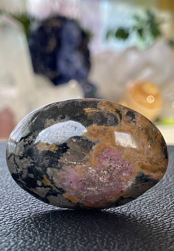 Rhodoniet handsteen, medium