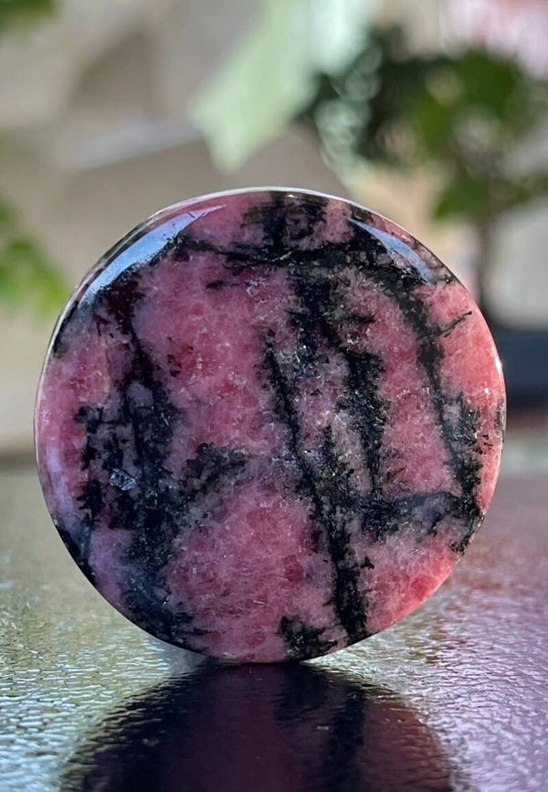 Rhodoniet edelsteen cabochon rond, groot