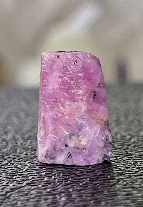 Robijn uit India ruw, heel klein