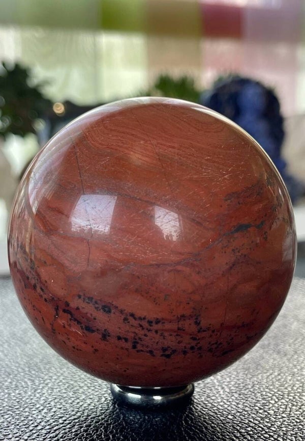 Rode Jaspis bol uit Madagaskar, groot 8,3cm