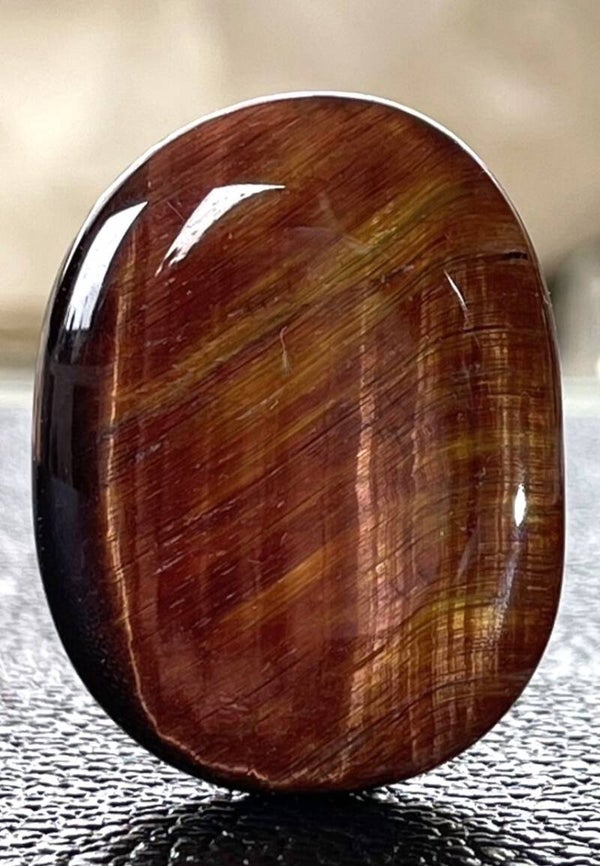 Tijgeroog Rood knuffelsteen plat