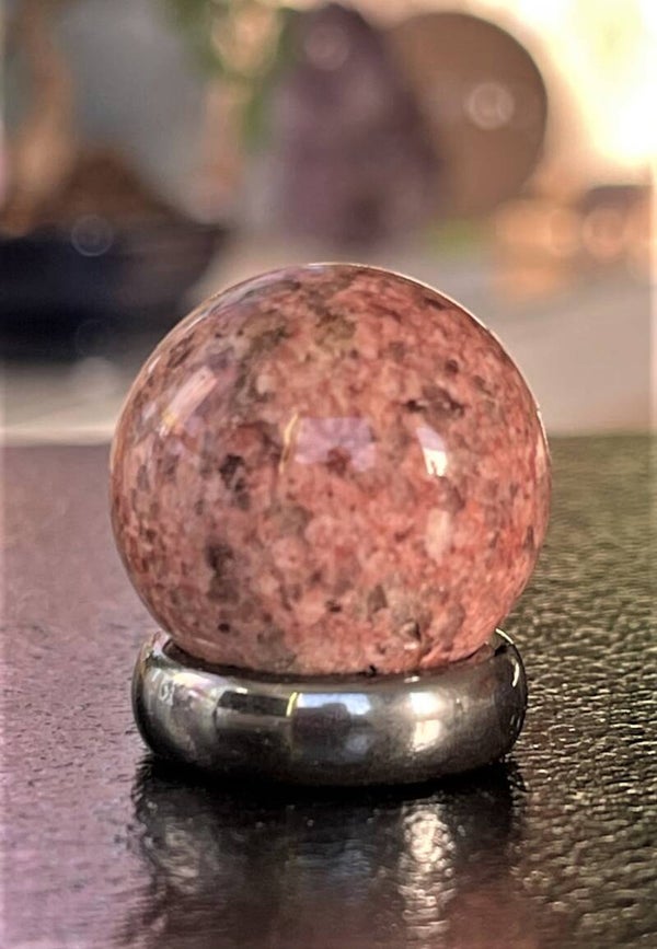 Dolomiet Rood bol, heel klein 2,4cm