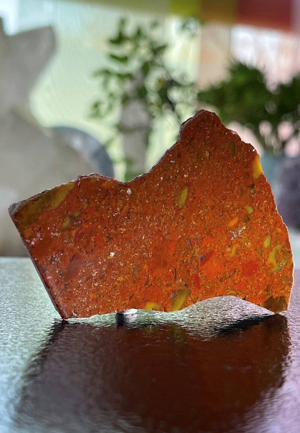 Jaspis Rood ruw, één zijde gepolijst, medium