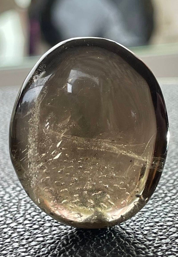 Rookkwarts knuffelsteen plat