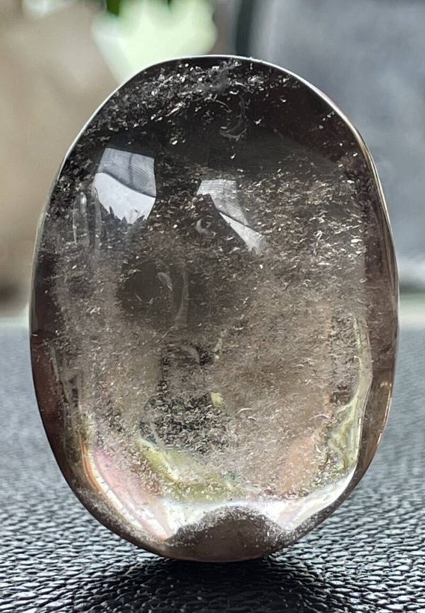 Rookkwarts knuffelsteen plat