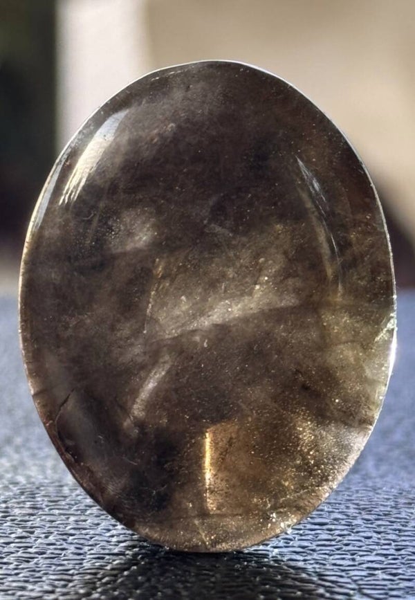 Rookkwarts knuffelsteen plat