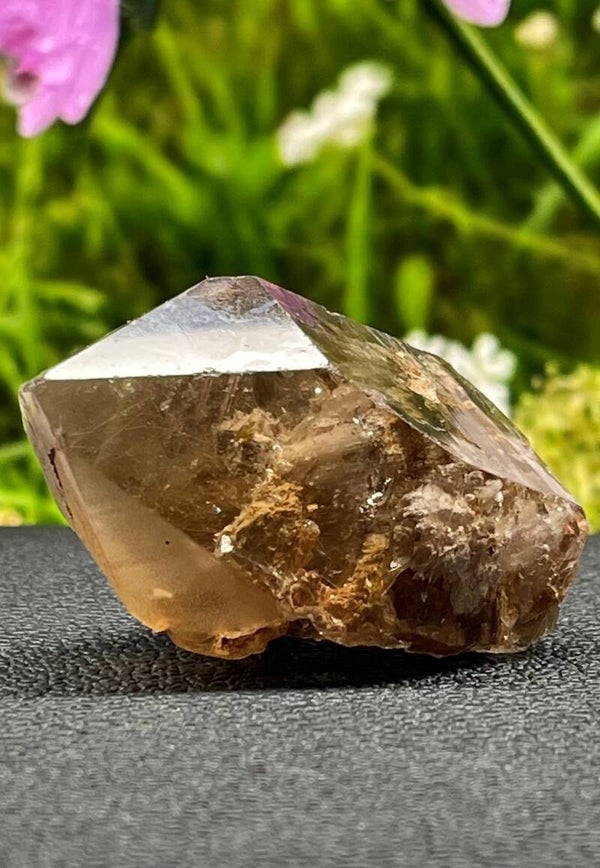 Rookkwarts met Lodoliet en Gouden Rutiel punt, ruw medium