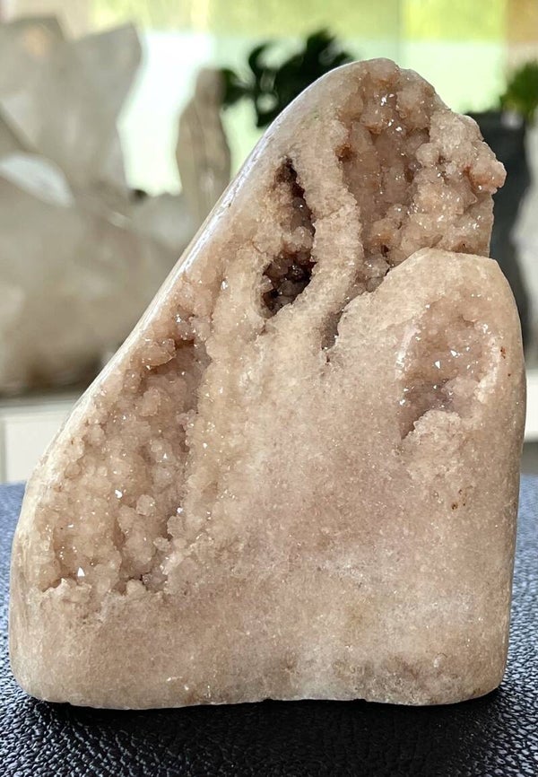 Roze Amethist free form geode uit Brazilië ruw, medium