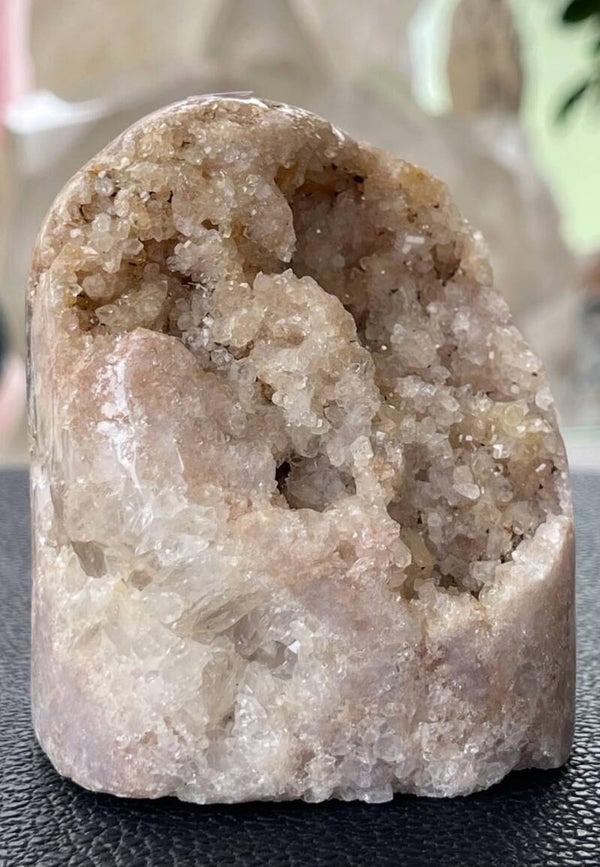 Roze Amethist free form geode uit Brazilië ruw, medium