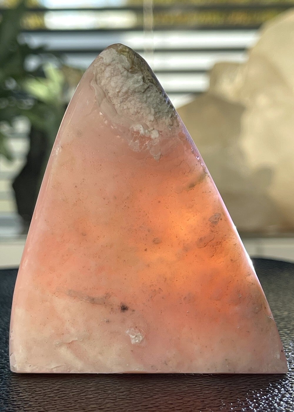 Roze Andes Opaal free form staand uit Peru, klein-medium