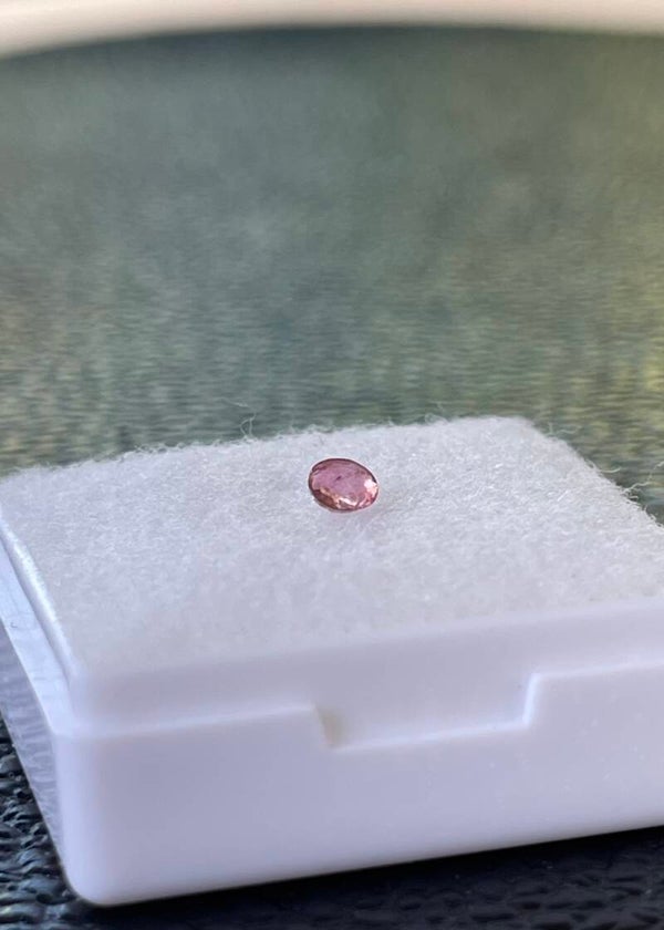 Roze Toermalijn edelsteen facet geslepen uit Brazilië ovaal, klein