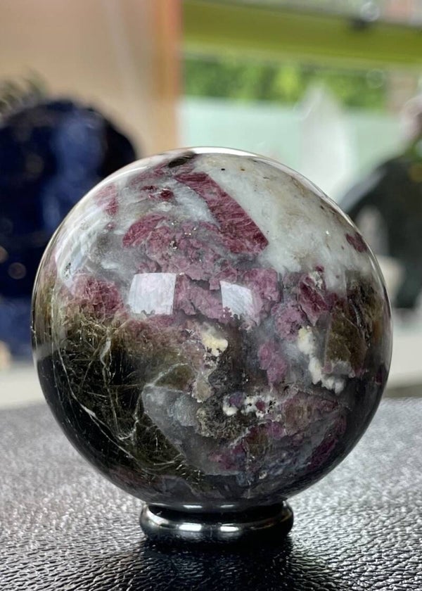 Rubelliet of roze Toermalijn bol, medium 6cm