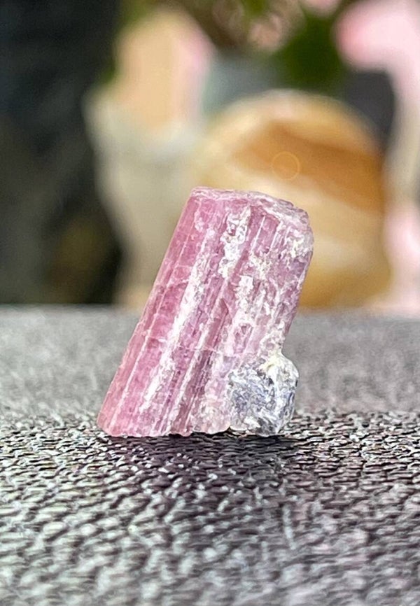 Roze Toermalijn uit Brazilië ruw, klein