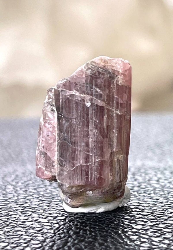 Roze Toermalijn uit Brazilië ruw, klein