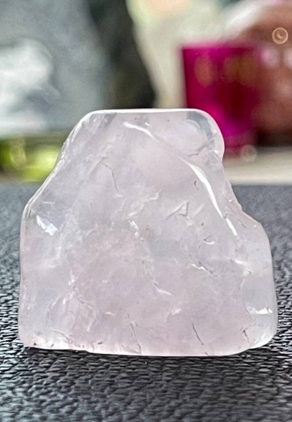 Rozenkwarts knuffelsteen plat