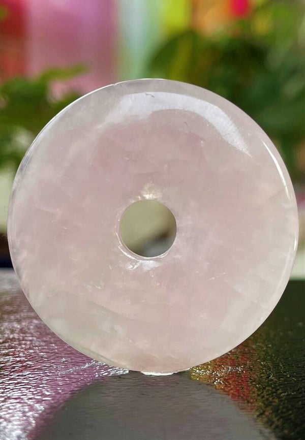 Rozenkwarts hangertje donut, met veter, groot