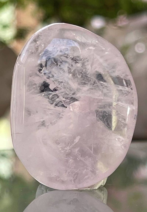 Rozenkwarts knuffelsteen plat