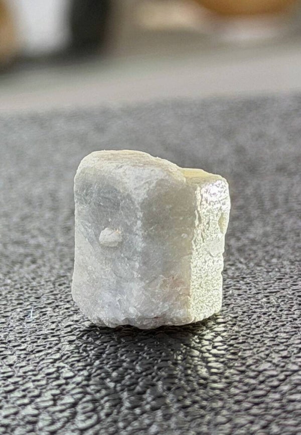 Saffier uit Madagaskar ruw, klein