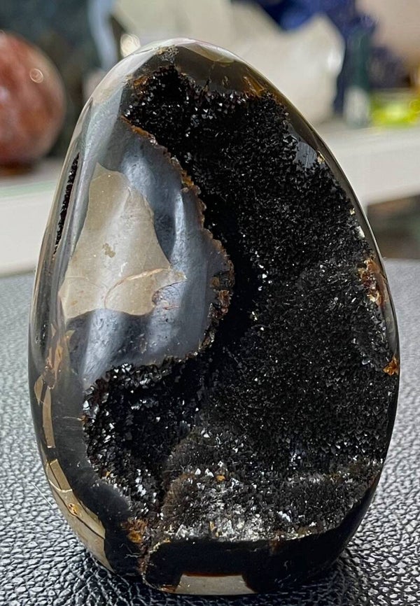 Septarie ei open free form, staand, medium-groot 8,9cm