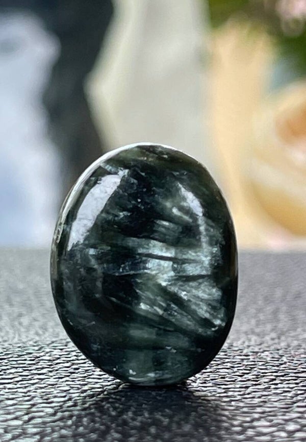 Serafiniet knuffelsteen plat, heel klein