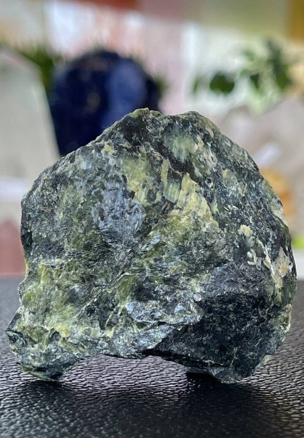 Serpentijn uit Italië ruw, klein-medium