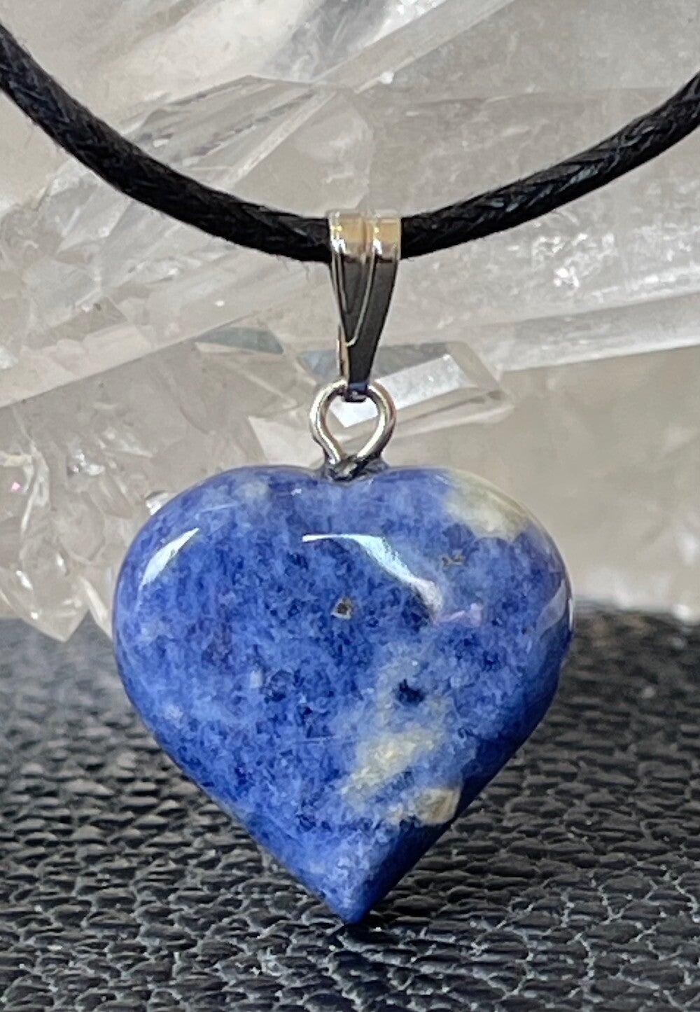 Sodaliet hangertje hart, met veter