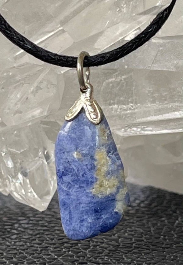 Sodaliet hangertje, met veter