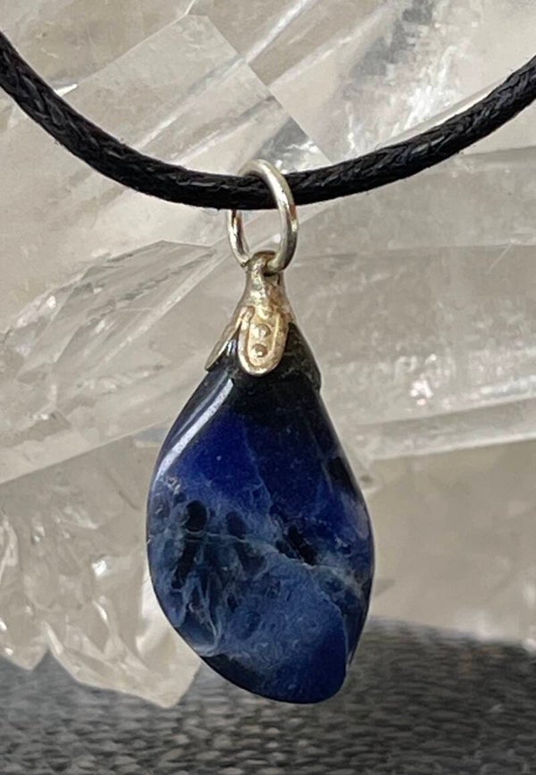Sodaliet hangertje, met veter