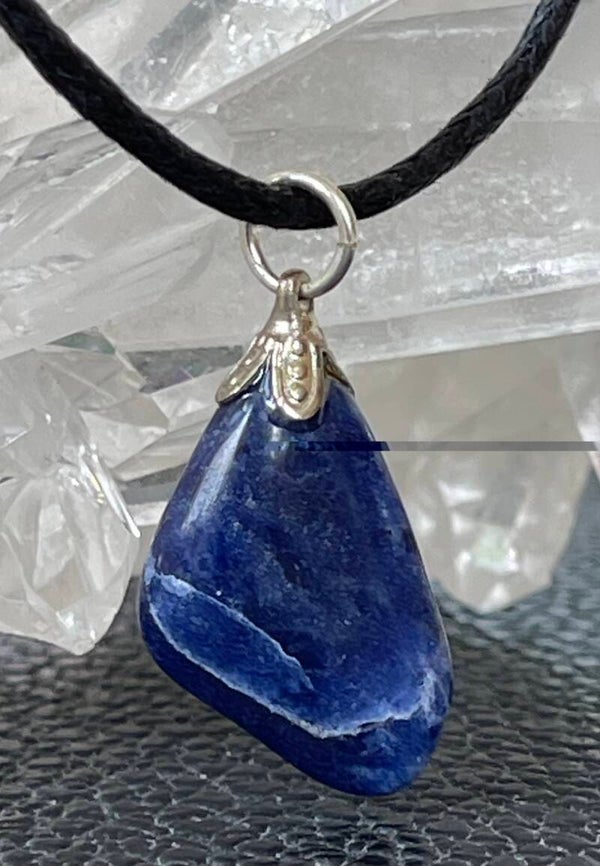 Sodaliet hangertje, met veter
